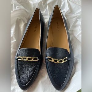 NWT Women’s Unisa brand, navy blue leather loafers, rubber sole, gold chain top